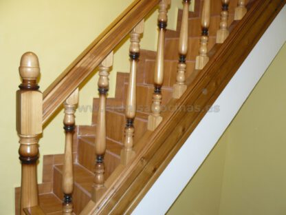 Balaustre de madera de pino tintado - Imagen 11