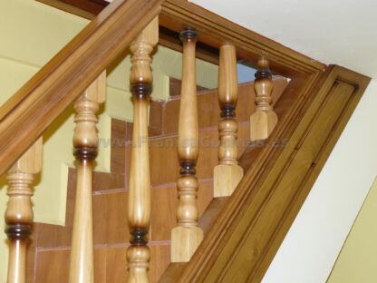 Balaustre de madera de pino tintado - Imagen 13