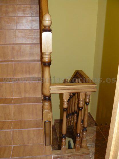 Balaustre de madera de pino tintado - Imagen 16