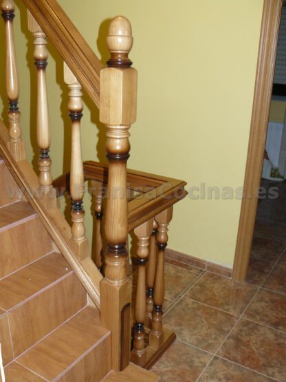 Balaustre de madera de pino tintado - Imagen 17