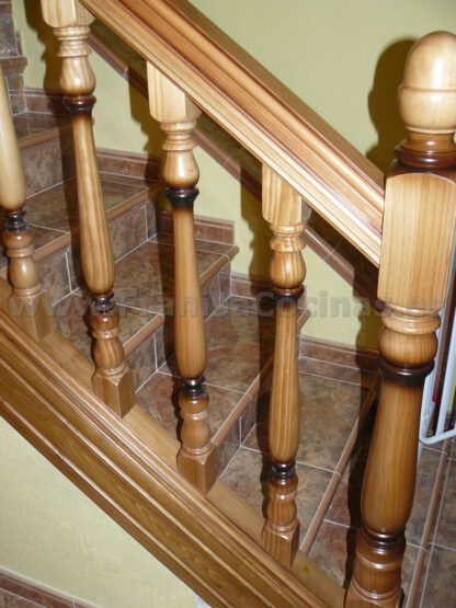 Balaustre de madera de pino tintado - Imagen 3