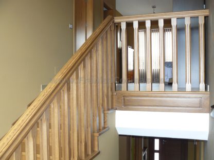 Escalera de madera de roble tintado - Imagen 10