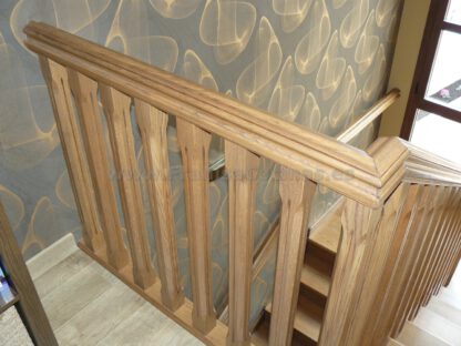 Escalera de madera de roble tintado - Imagen 14