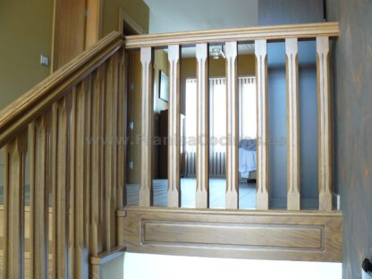 Escalera de madera de roble tintado - Imagen 16