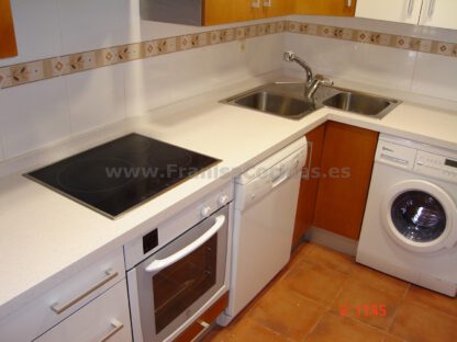 Muebles de cocina lisa haya color cerezo y blanco - Imagen 6