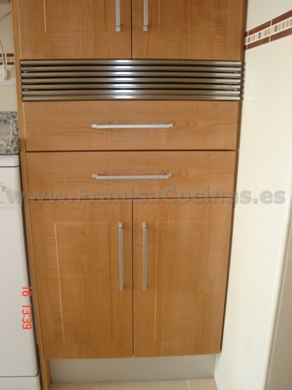 Muebles de cocina polilaminada maple oscuro - Imagen 9