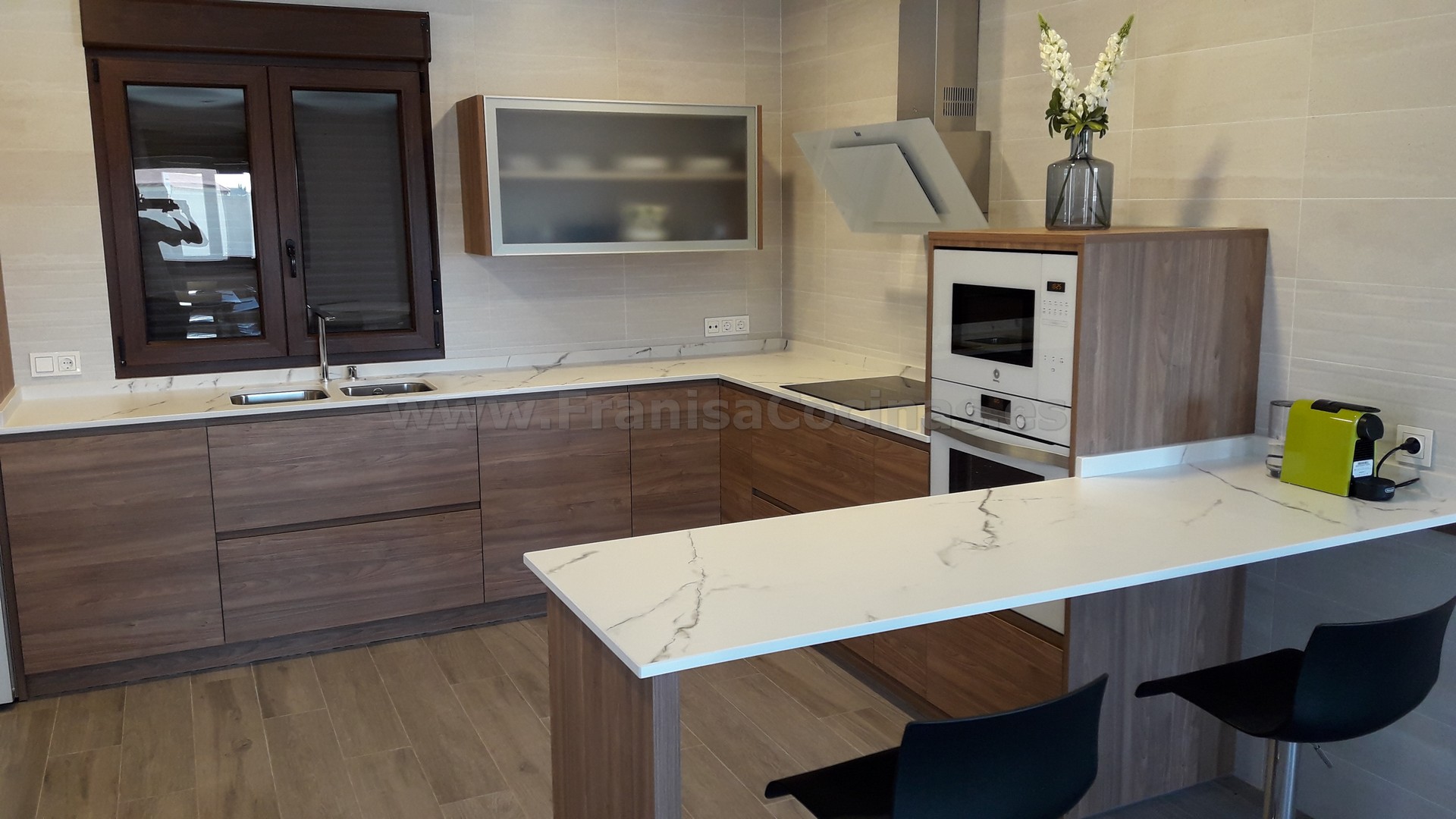 Muebles de cocina tirador uñero gola madera - Imagen 54