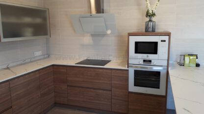 Muebles de cocina tirador uñero gola madera - Imagen 50