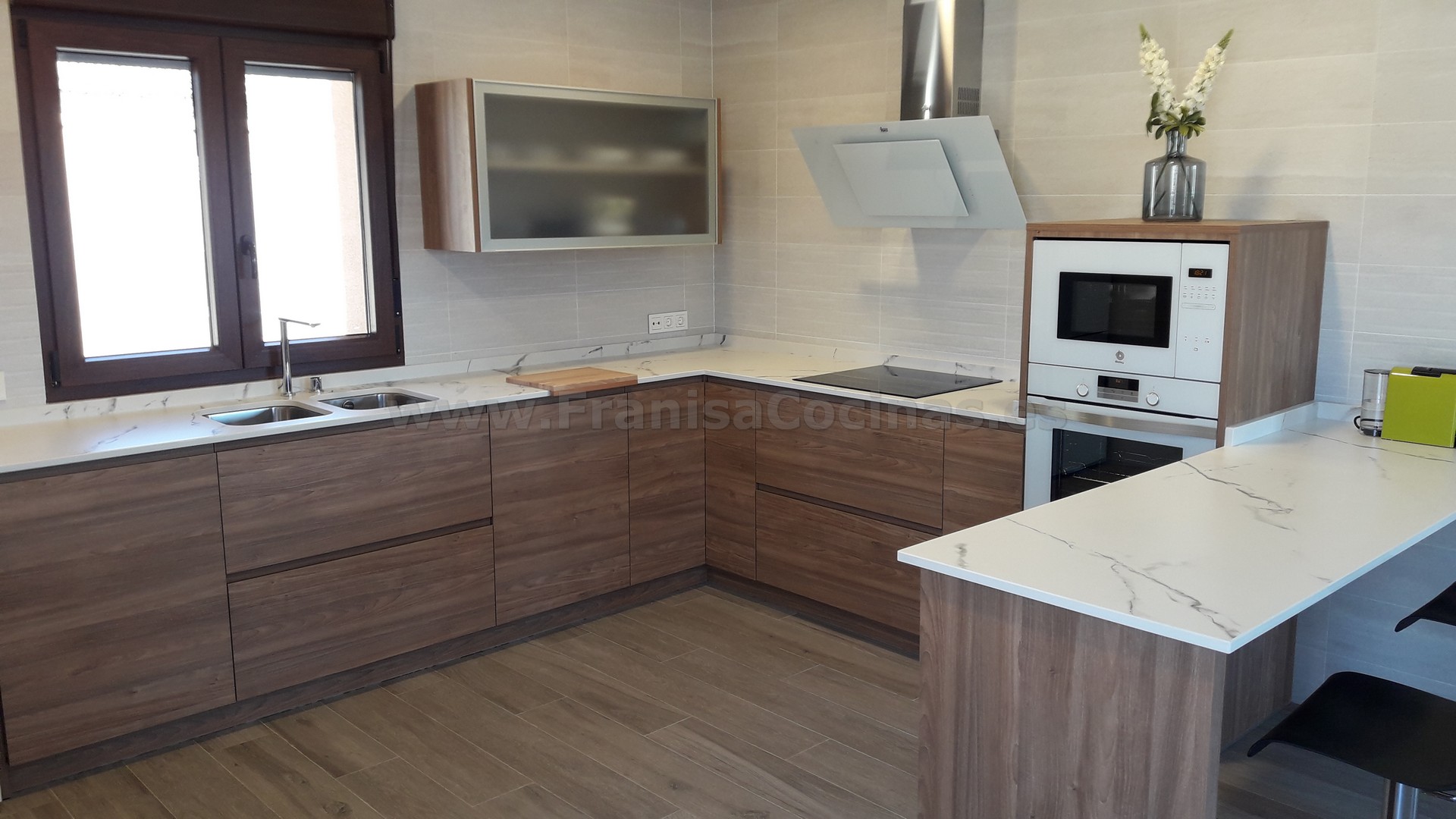 Muebles de cocina tirador uñero gola madera - Imagen 69