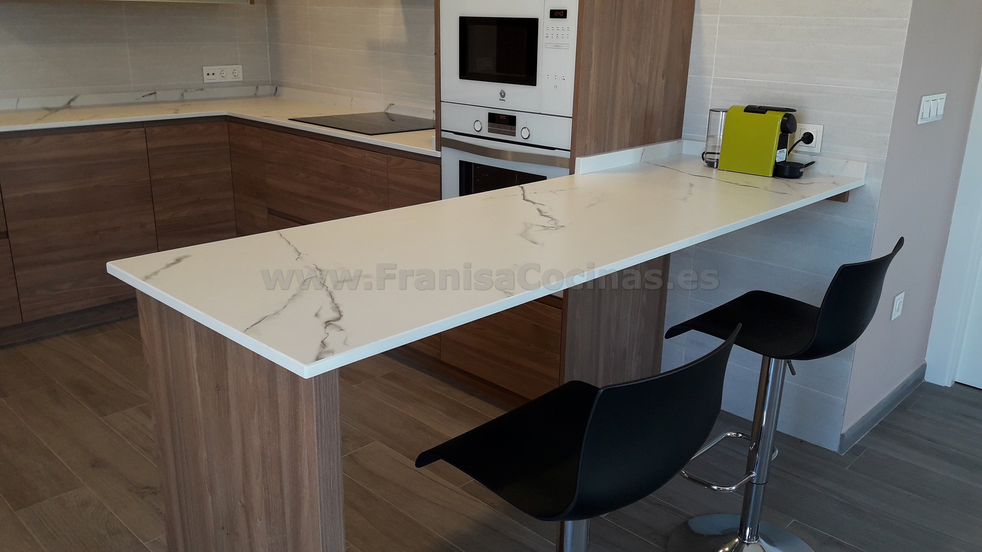 Muebles de cocina tirador uñero gola madera - Imagen 36