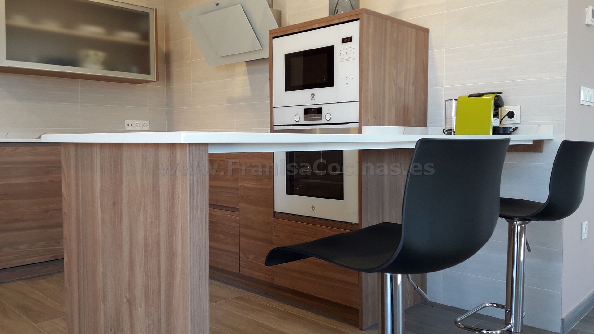 Muebles de cocina tirador uñero gola madera - Imagen 35