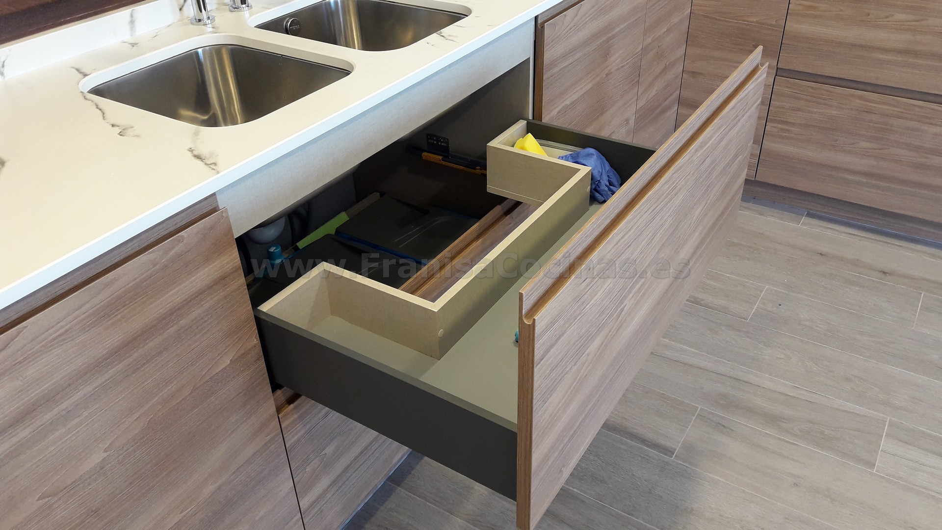 Muebles de cocina tirador uñero gola madera - Imagen 30