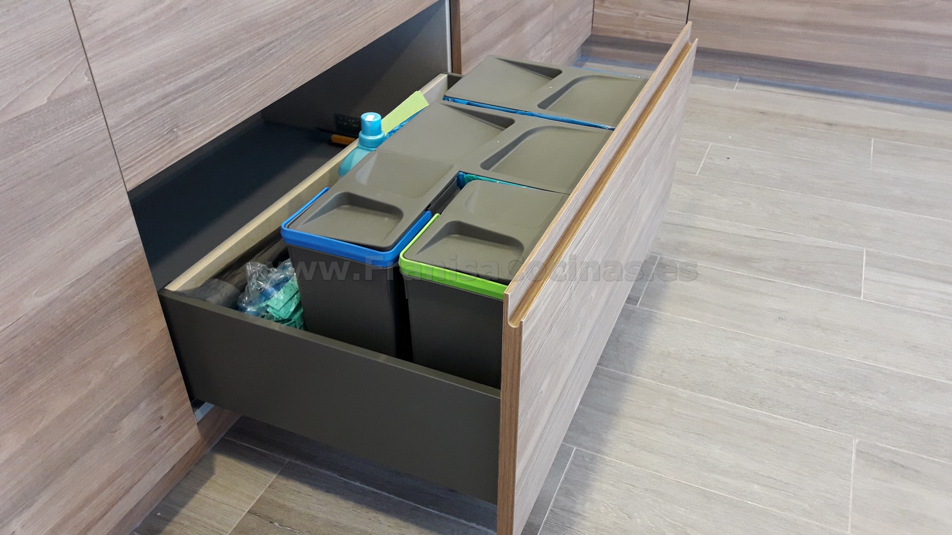 Muebles de cocina tirador uñero gola madera - Imagen 29