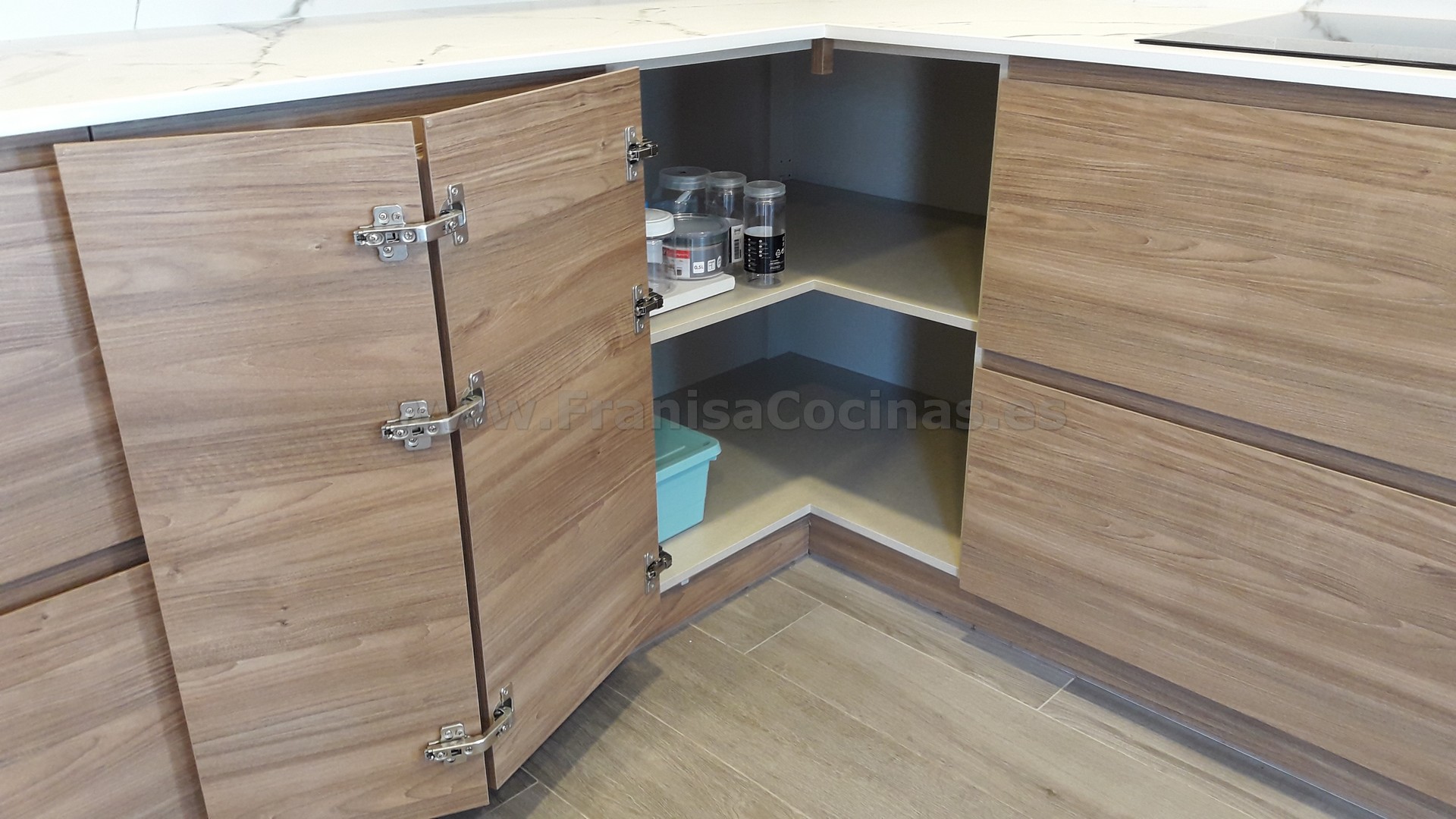 Muebles de cocina tirador uñero gola madera - Imagen 25