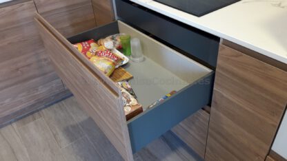Muebles de cocina tirador uñero gola madera - Imagen 24