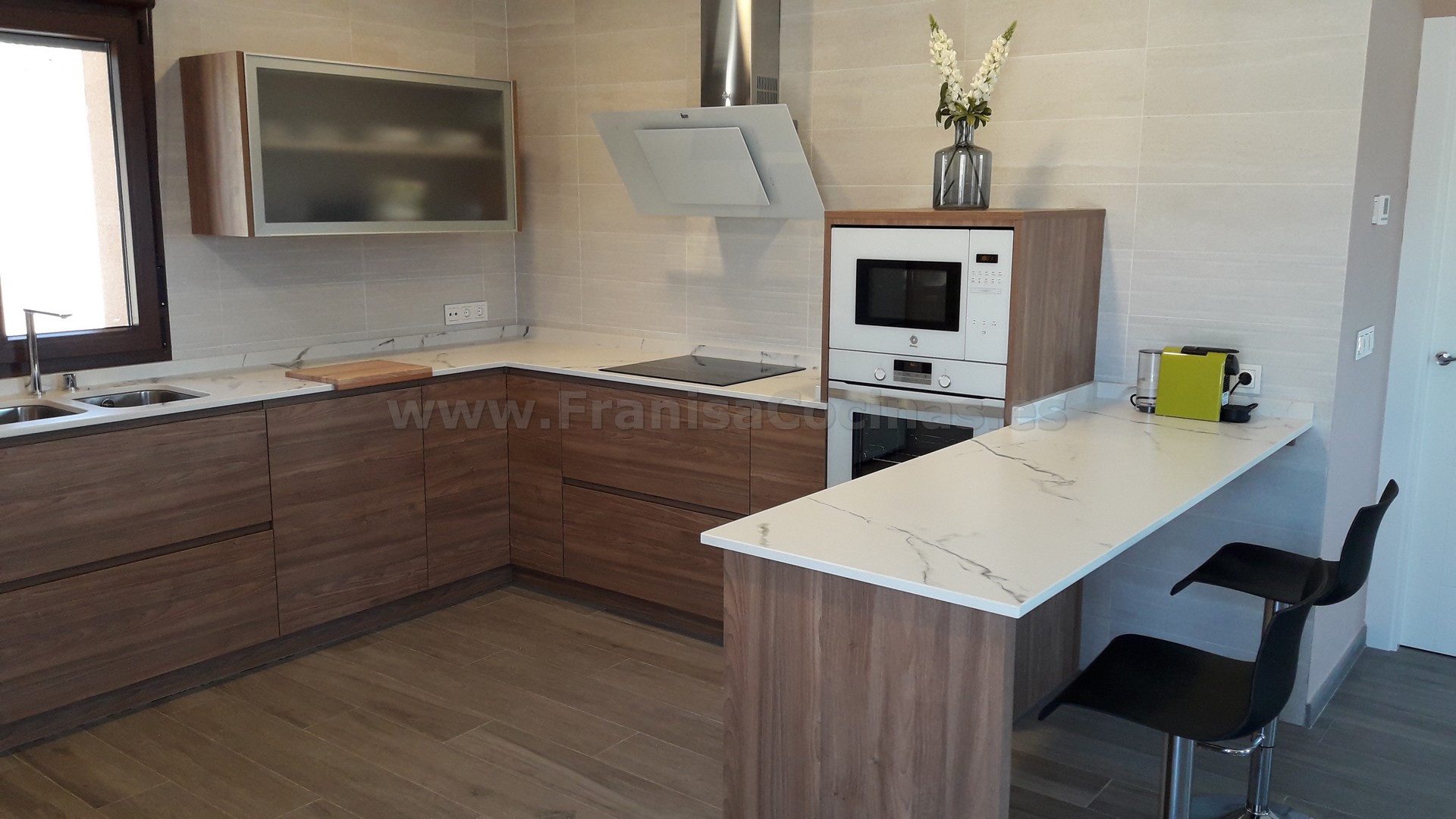 Muebles de cocina tirador uñero gola madera - Imagen 67