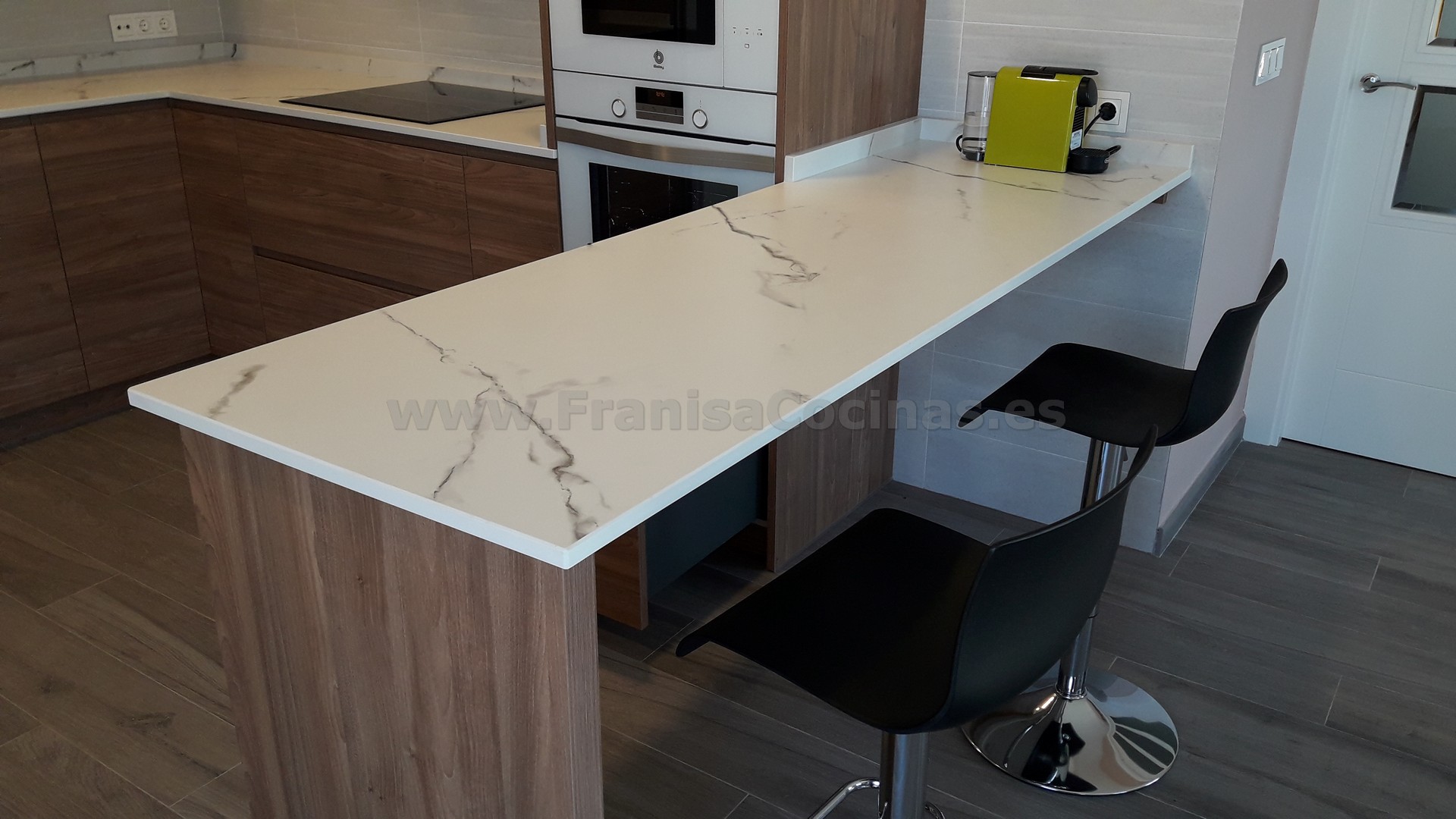 Muebles de cocina tirador uñero gola madera - Imagen 17