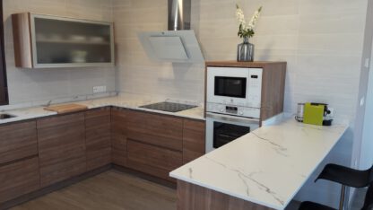 Muebles de cocina tirador uñero gola madera - Imagen 66