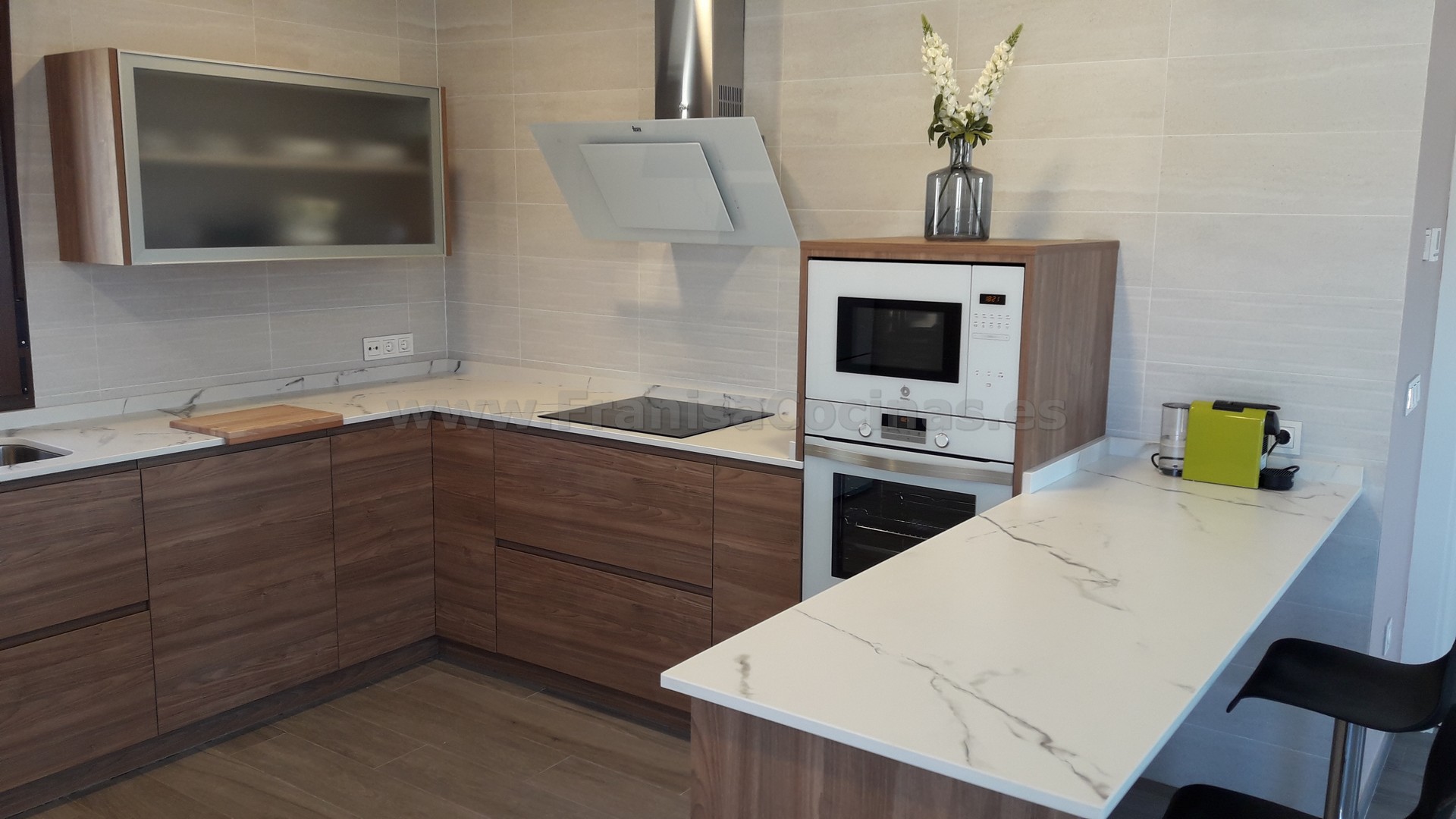 Muebles de cocina tirador uñero gola madera - Imagen 66