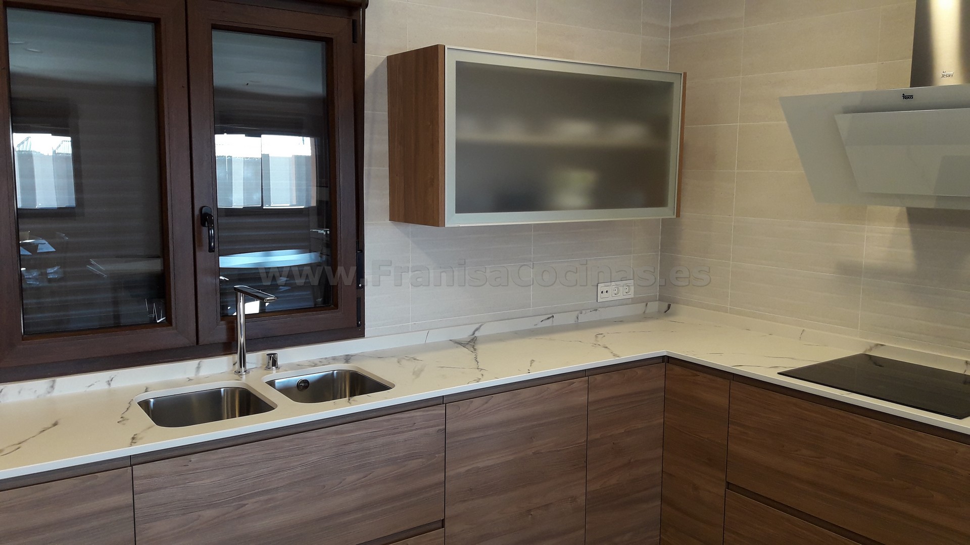 Muebles de cocina tirador uñero gola madera - Imagen 6