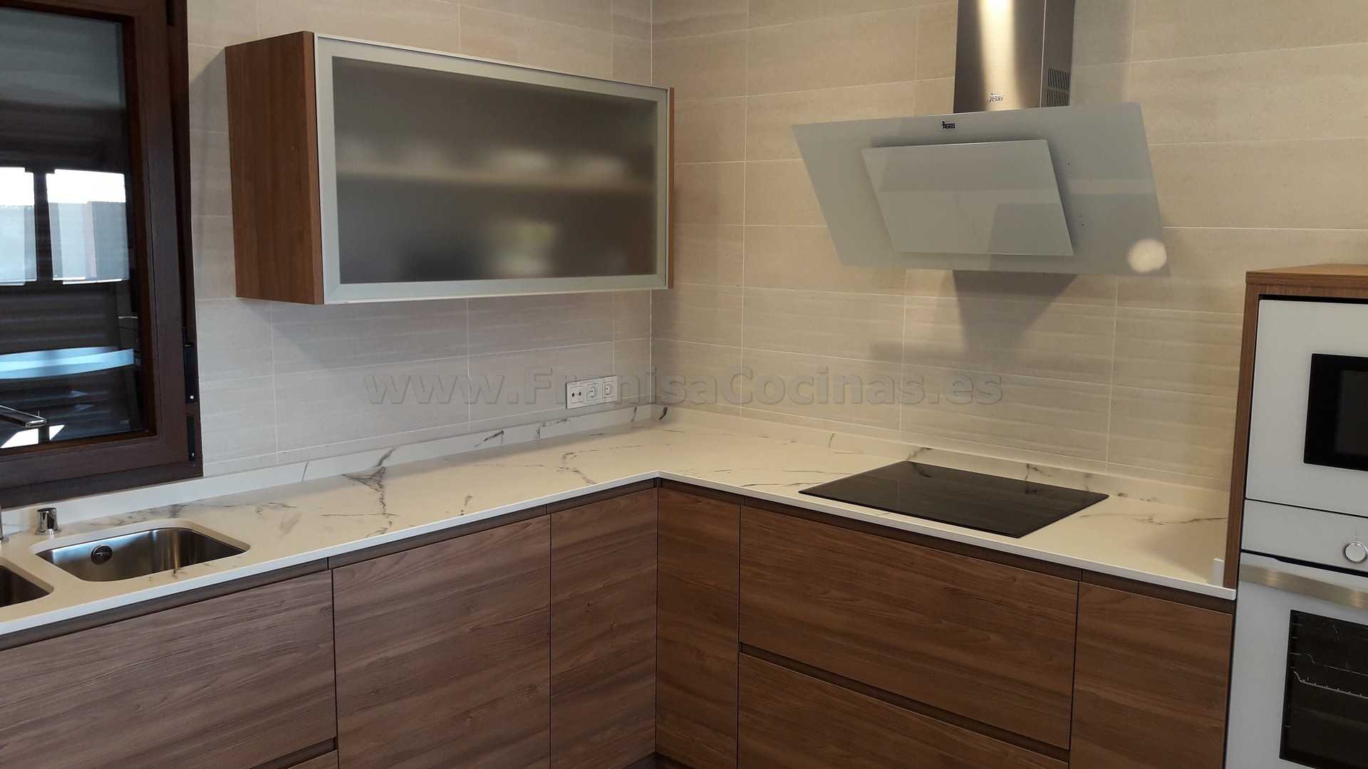 Muebles de cocina tirador uñero gola madera - Imagen 5