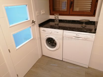 Muebles de cocina laminado blanco con encimera de granito - Imagen 18