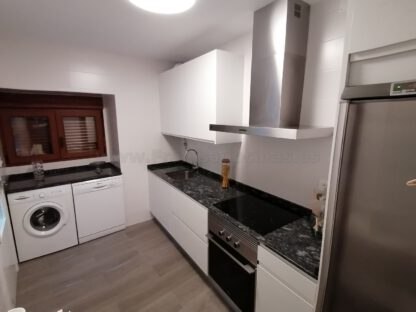 Muebles de cocina laminado blanco con encimera de granito - Imagen 11