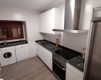 Muebles de cocina laminado blanco con encimera de granito