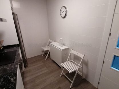 Muebles de cocina laminado blanco con encimera de granito - Imagen 9