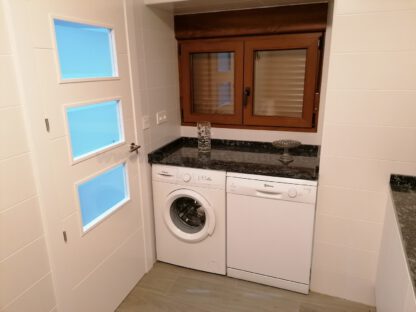 Muebles de cocina laminado blanco con encimera de granito - Imagen 20