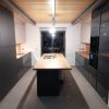 Muebles de cocina modernos color antracita, cashmere y encimera roble natural macizo - Imagen 32