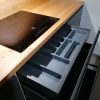 Muebles de cocina modernos color antracita, cashmere y encimera roble natural macizo - Imagen 23