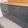 Muebles de cocina modernos color antracita, cashmere y encimera roble natural macizo - Imagen 4