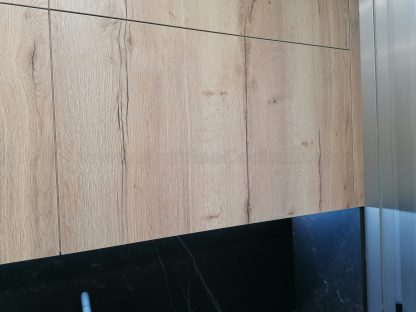 Cocina en negro mate y Roble Halifax: Elegancia y funcionalidad. Descubre la cocina de tus sueños - Imagen 15