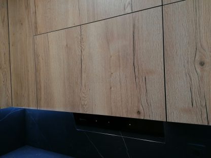 Cocina en negro mate y Roble Halifax: Elegancia y funcionalidad. Descubre la cocina de tus sueños - Imagen 9