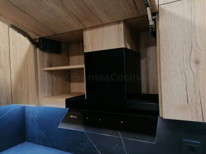 Cocina en negro mate y Roble Halifax: Elegancia y funcionalidad. Descubre la cocina de tus sueños - Imagen 6