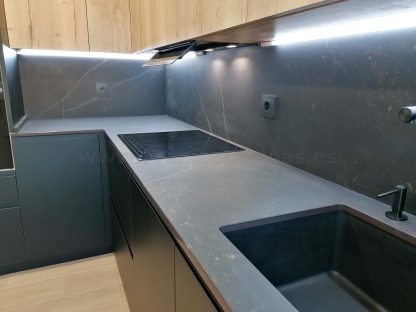 Cocina en negro mate y Roble Halifax: Elegancia y funcionalidad. Descubre la cocina de tus sueños - Imagen 122