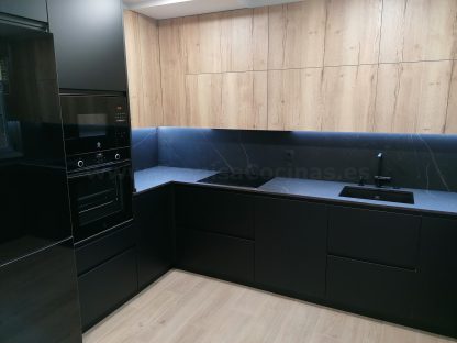 Cocina en negro mate y Roble Halifax: Elegancia y funcionalidad. Descubre la cocina de tus sueños - Imagen 5