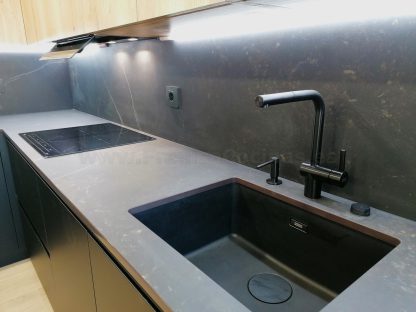Cocina en negro mate y Roble Halifax: Elegancia y funcionalidad. Descubre la cocina de tus sueños - Imagen 121