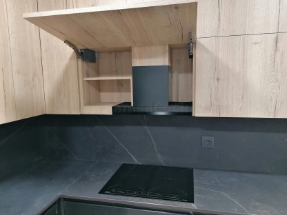 Cocina en negro mate y Roble Halifax: Elegancia y funcionalidad. Descubre la cocina de tus sueños - Imagen 133