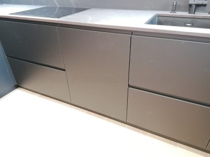 Cocina en negro mate y Roble Halifax: Elegancia y funcionalidad. Descubre la cocina de tus sueños - Imagen 102