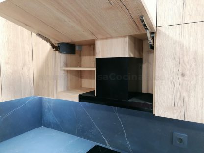 Cocina en negro mate y Roble Halifax: Elegancia y funcionalidad. Descubre la cocina de tus sueños - Imagen 93