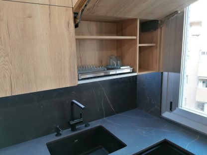 Cocina en negro mate y Roble Halifax: Elegancia y funcionalidad. Descubre la cocina de tus sueños - Imagen 90