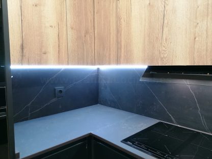 Cocina en negro mate y Roble Halifax: Elegancia y funcionalidad. Descubre la cocina de tus sueños - Imagen 130