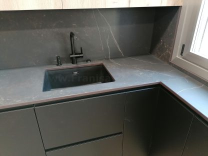 Cocina en negro mate y Roble Halifax: Elegancia y funcionalidad. Descubre la cocina de tus sueños - Imagen 74