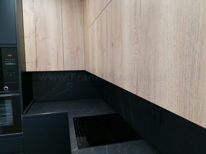 Cocina en negro mate y Roble Halifax: Elegancia y funcionalidad. Descubre la cocina de tus sueños - Imagen 72