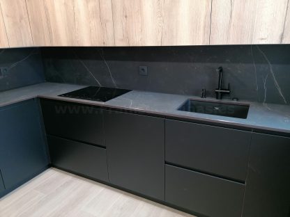 Cocina en negro mate y Roble Halifax: Elegancia y funcionalidad. Descubre la cocina de tus sueños - Imagen 64