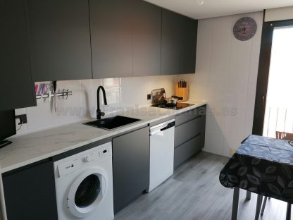 Cocinas Modernas a Medida: Gris Antracita Mate Antihuellas y Acabados Premium - Imagen 2