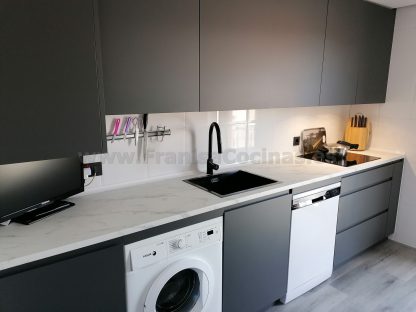 Cocinas Modernas a Medida: Gris Antracita Mate Antihuellas y Acabados Premium - Imagen 11