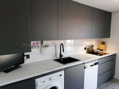 Cocinas Modernas a Medida: Gris Antracita Mate Antihuellas y Acabados Premium - Imagen 13